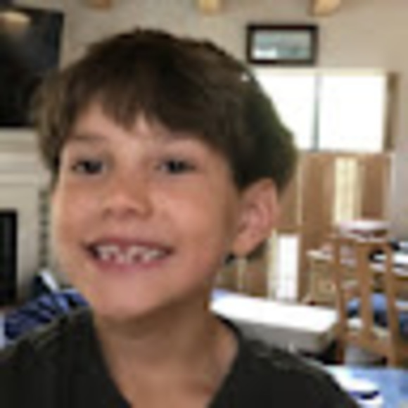 Meet your Posher, Nicole - Picture 1 of 1